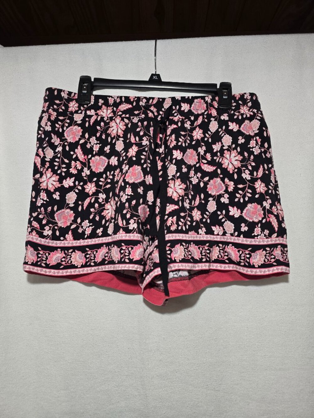 LOFT Black Floral Border Print Lounge Shorts Size M Drawstring Pockets GUC Boho